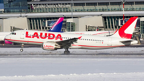 Airbus A320 9H-LOA operated by Ryanair