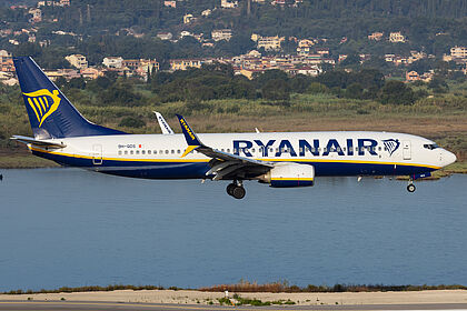 Boeing 737-800 9H-QDS operated by Ryanair