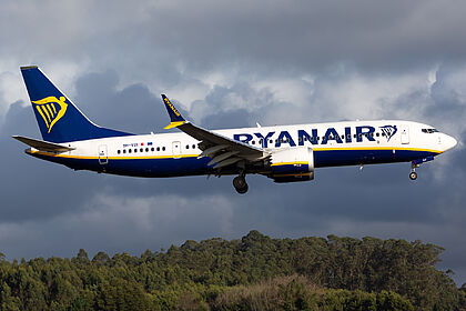 Boeing 737 9H-VUI operated by Ryanair