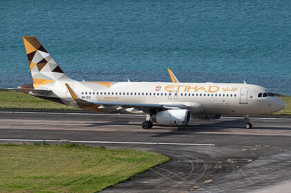 Airbus A320 A6-EIV operated by Etihad
