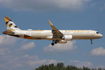 Airbus A320 A6-LRD operated by Etihad