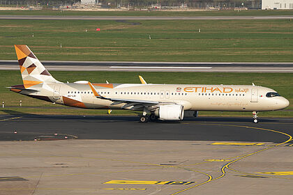 Airbus A320 A6-LRI operated by Etihad