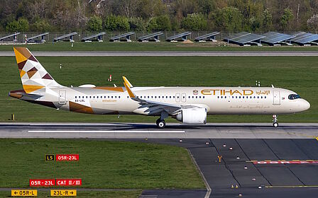 Airbus A320 A6-LRL operated by Etihad