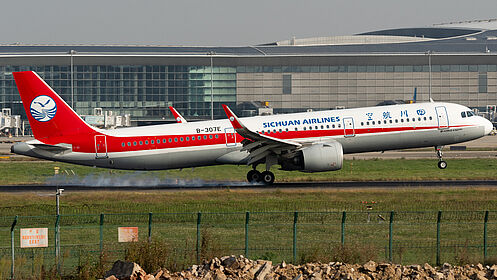 Unknown B-307E operated by Sichuan