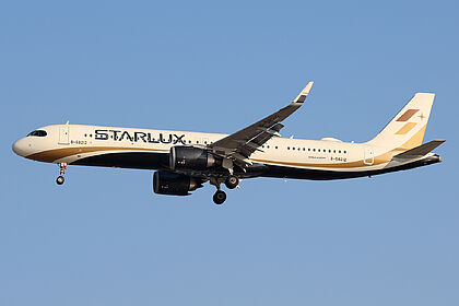 Unknown B-58212 operated by Starlux
