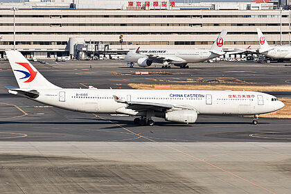 Unknown B-6100 operated by China Eastern