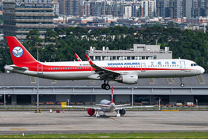 Unknown B-8960 operated by Sichuan
