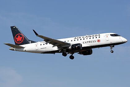 Unknown C-FRQW operated by Air Canada
