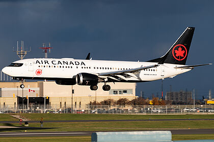 Boeing 737 C-FSIQ operated by Air Canada