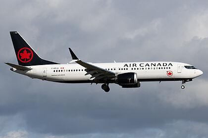 Boeing 737-800 C-GELQ operated by Air Canada