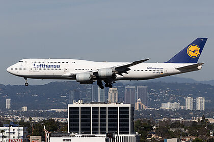 Unknown D-ABYG operated by Lufthansa