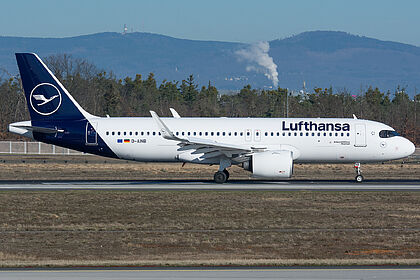 Unknown D-AINB operated by Lufthansa