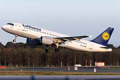 Airbus A320 D-AIZJ operated by Lufthansa