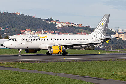 Airbus A320 EC-JSY operated by Vueling