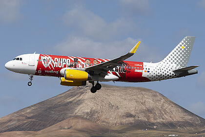 Airbus A320 (Sharklets) EC-LUO operated by Vueling