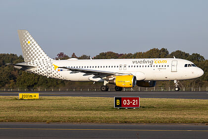 Airbus A320 EC-MVO operated by Vueling