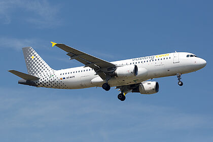 Airbus A320 EC-MYB operated by Vueling