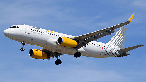 Airbus A320 EC-OJF operated by Vueling