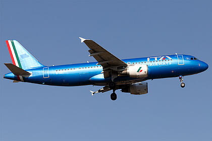 Airbus A320 EI-DSV operated by ITA