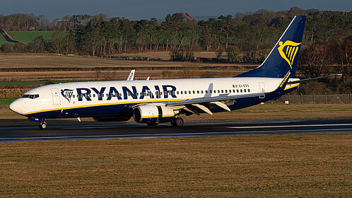 Boeing 737-800 EI-ESS operated by Ryanair