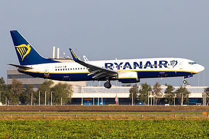 Boeing 737-800 (winglets) EI-EST operated by Ryanair