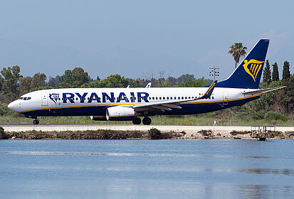 Boeing 737-800 EI-ESV operated by Ryanair