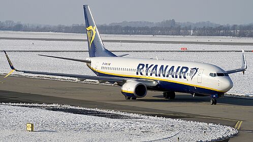 Boeing 737-800 EI-GXN operated by Ryanair