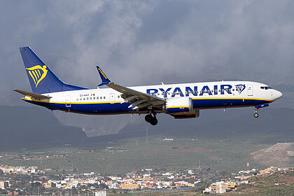 Boeing 737-800 EI-HAT operated by Ryanair