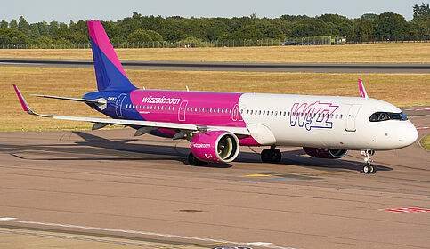 Airbus A321 NEO G-WUKZ operated by Wizz Air UK