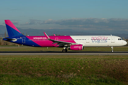 Airbus A321 HA-LTB operated by Wizz Air