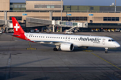 Embraer 195 HB-AZJ operated by SWISS