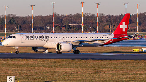 Embraer 195 HB-AZL operated by SWISS