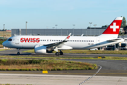 Airbus A320 HB-JDF operated by SWISS