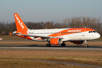 Airbus A320 HB-JXB operated by easyJet