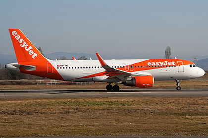 Airbus A320 HB-JXL operated by easyJet