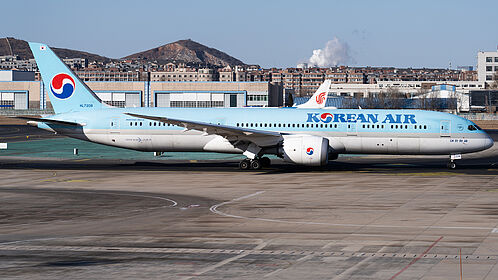 Unknown HL7208 operated by Korean Air