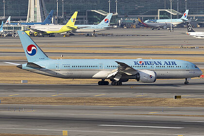 Boeing 787-9 HL8085 operated by Korean Air