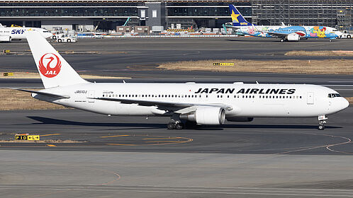 Unknown JA610J operated by JAL