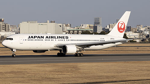 Unknown JA614J operated by JAL