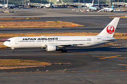 Unknown JA657J operated by JAL