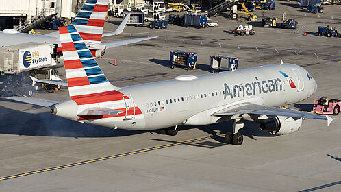 Unknown N108UW operated by American