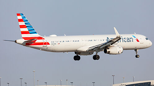 Unknown N123NN operated by American