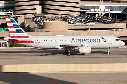 Airbus A320 N123UW operated by American