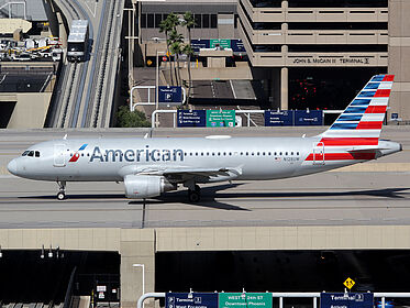 Unknown N128UW operated by American