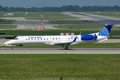 Unknown N13202 operated by United