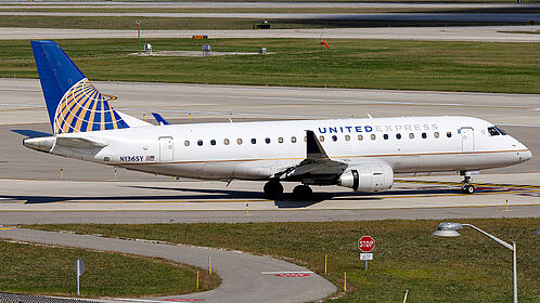 Unknown N136SY operated by United