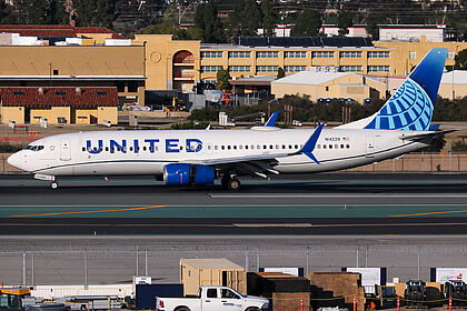 Boeing 737-700 N14228 operated by United
