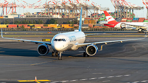 Unknown N14528 operated by United
