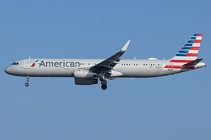 Airbus A321 N146AA operated by American