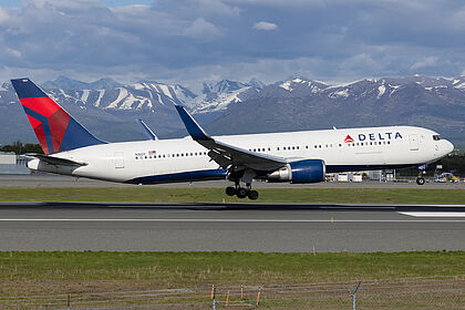 Boeing 767 N1602 operated by Delta Air Lines